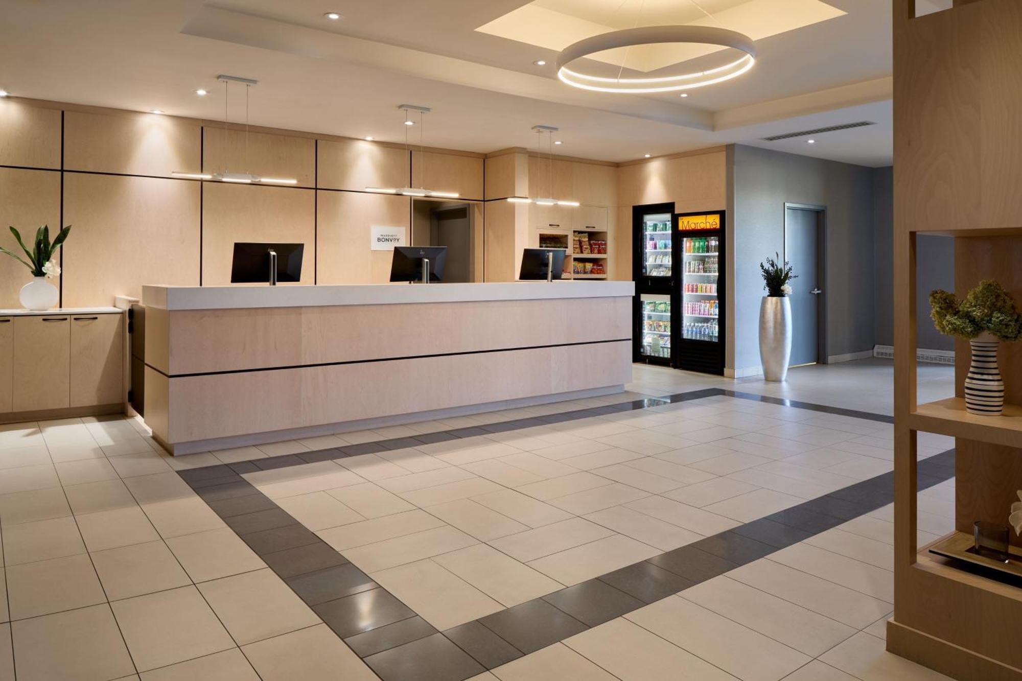 Fairfield Inn & Suites By Marriott Montreal Airport Дорвал Екстериор снимка