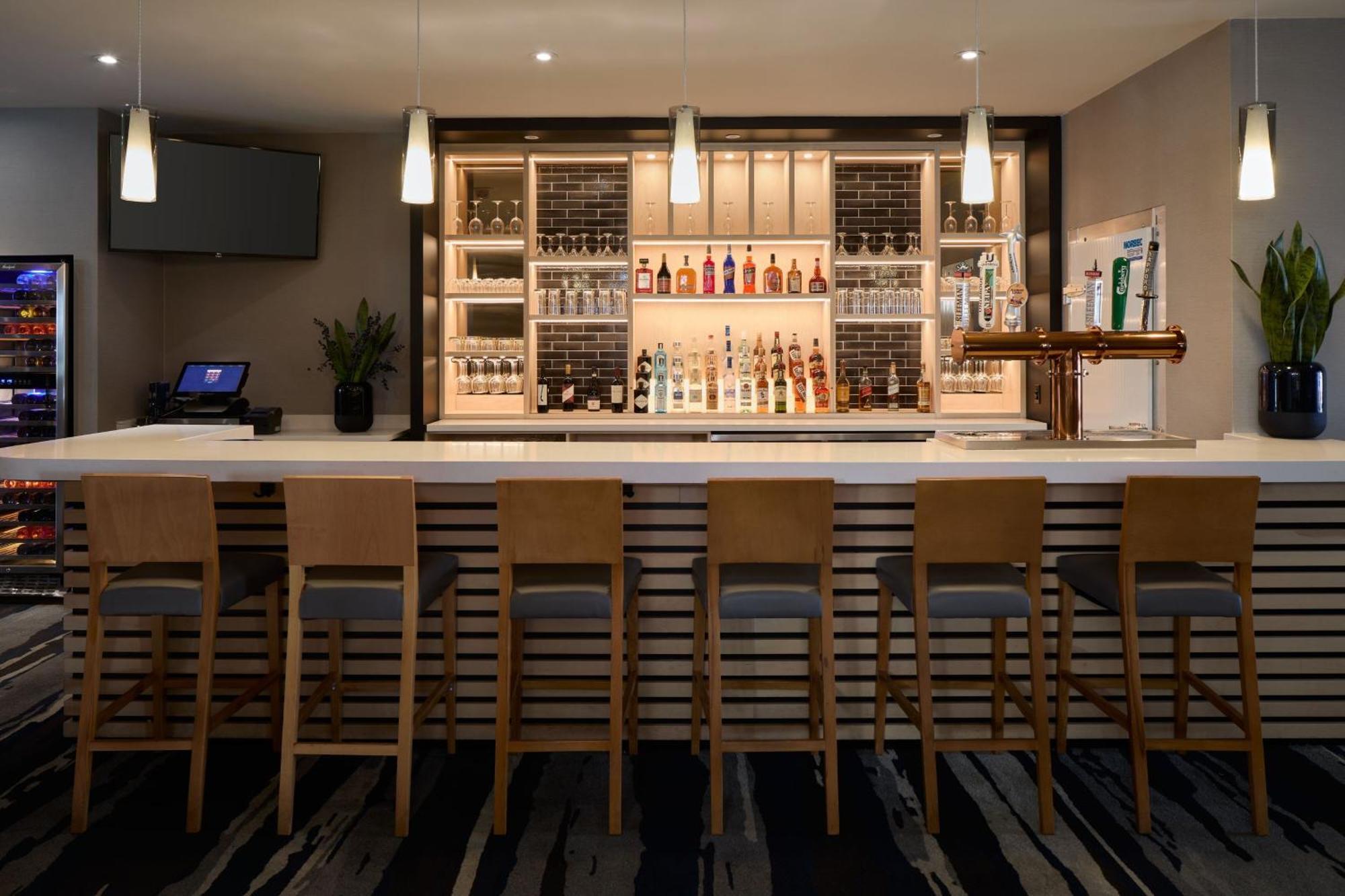 Fairfield Inn & Suites By Marriott Montreal Airport Дорвал Екстериор снимка