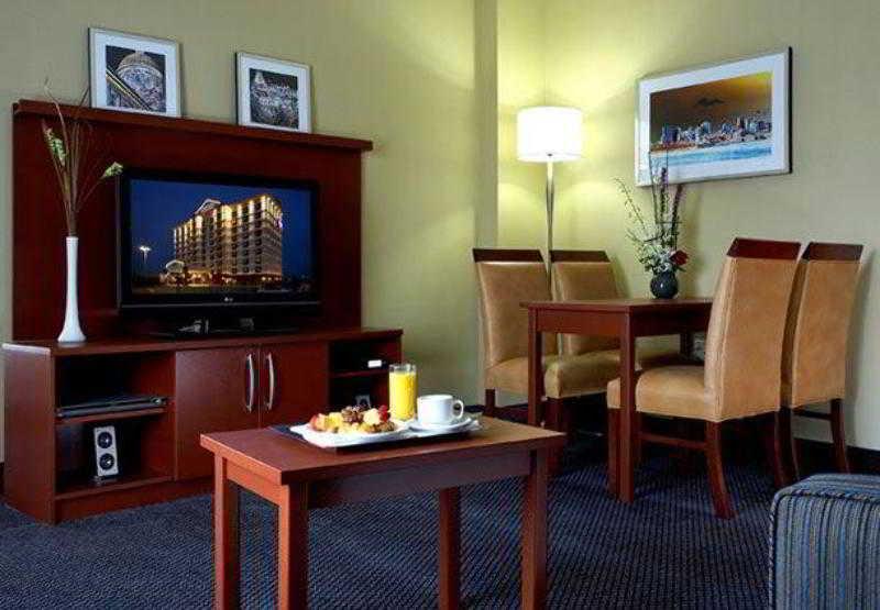 Fairfield Inn & Suites By Marriott Montreal Airport Дорвал Стая снимка